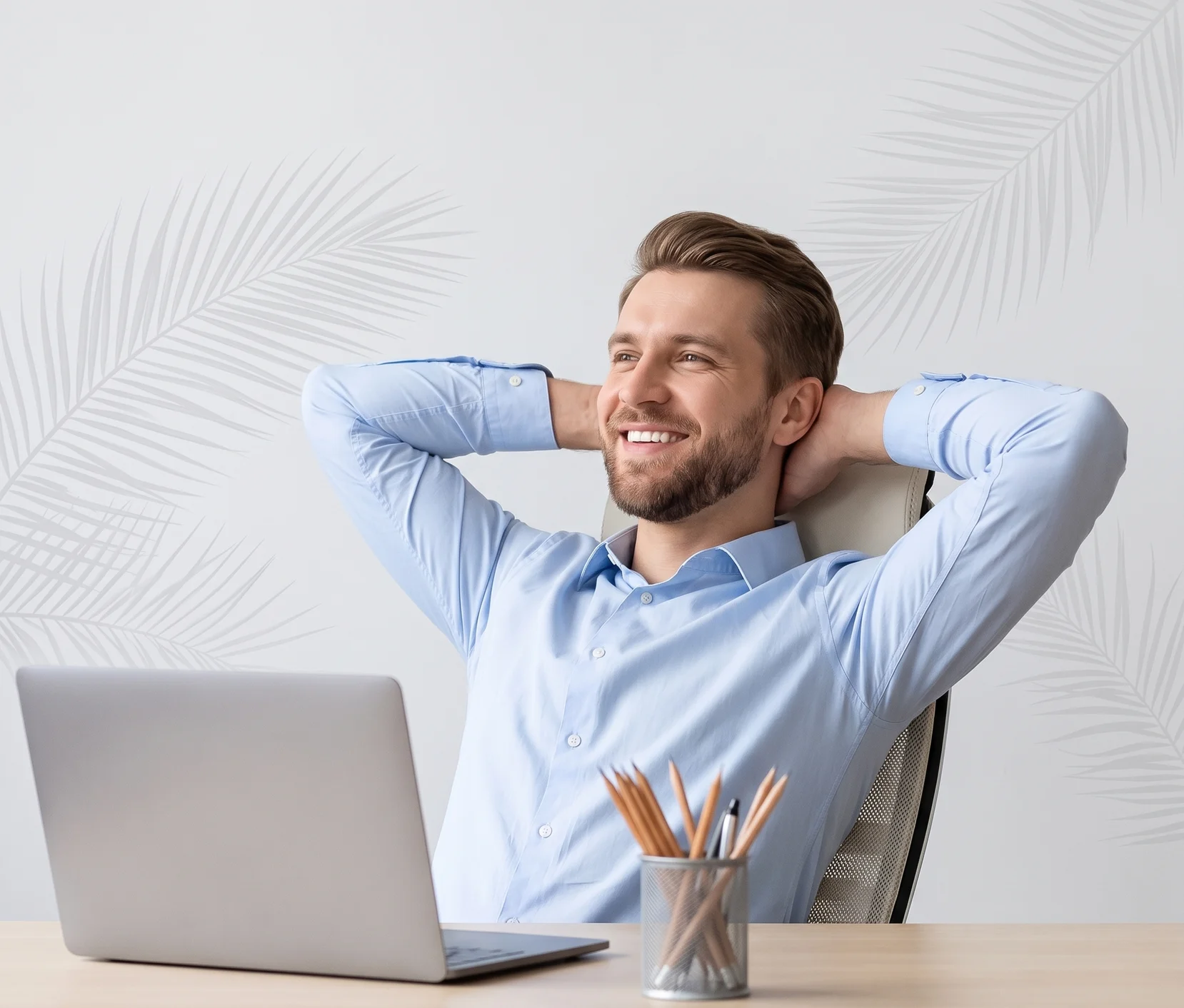 Мужчина отдыхает после работы